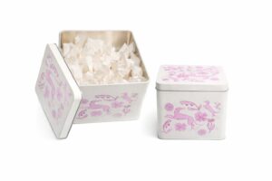 Caja metálica con calugas